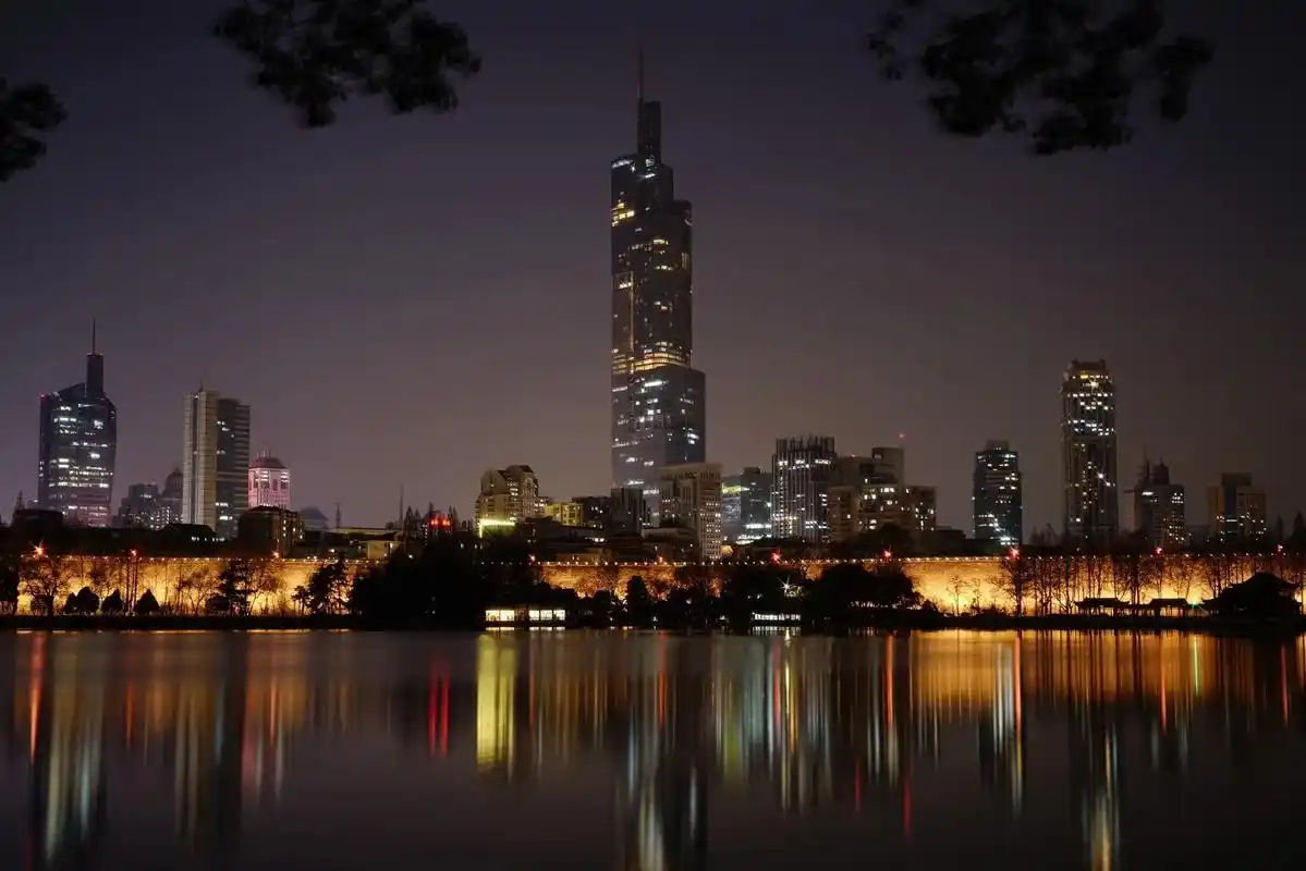 镜头里的南京玄武湖公园～#城市风光 #夜景 #摄影 #我的摄 - 抖音