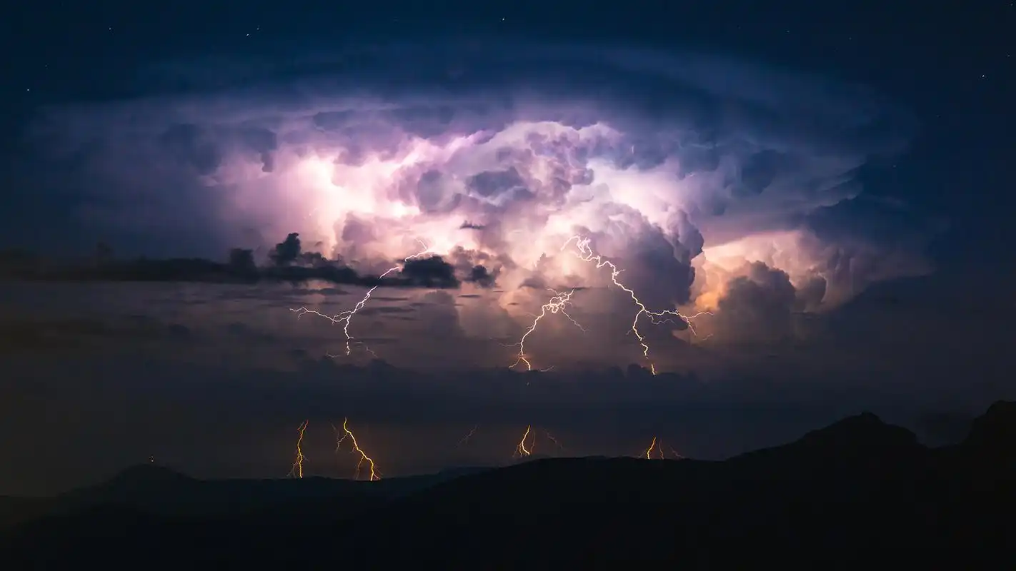 壮观的闪电风景图片高清宽屏桌面壁纸