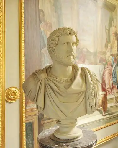 西方人,一个人,无人,竖图,室内,白天,正面,雕塑