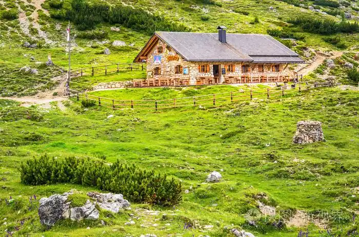 木山中小屋在山间小径之一