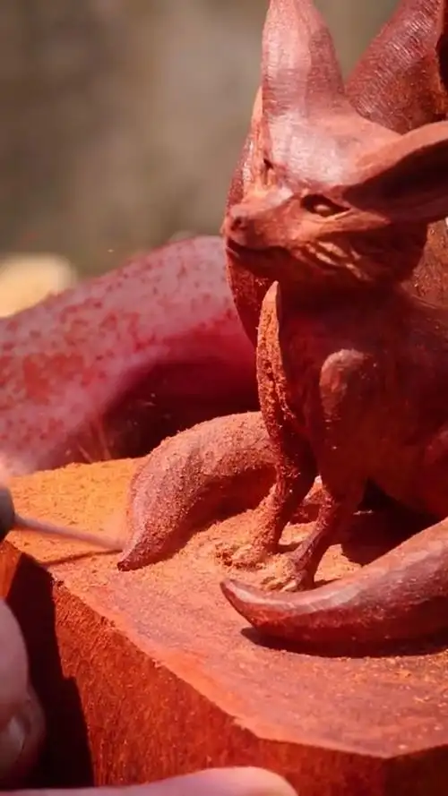 木雕作品九尾妖狐,小伙手艺真棒