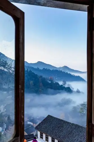 《窗外的风景》侯宏林 摄.jpg