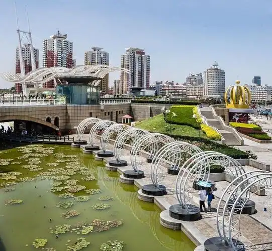 塘沽外滩公园是一座位于中国天津市滨海新区的开放式公园