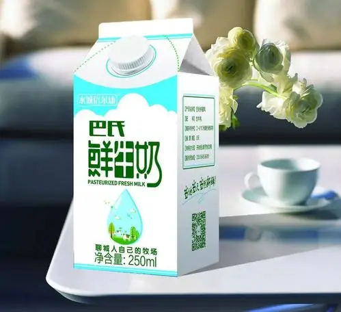 同时,倍尔康鲜奶吧还给每位参加活动的小记者准备了一盒价值5元的鲜