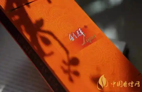 最近很火的橙色利群,利群阳光橙中支是利群品牌首款"双中支"卷烟,最近