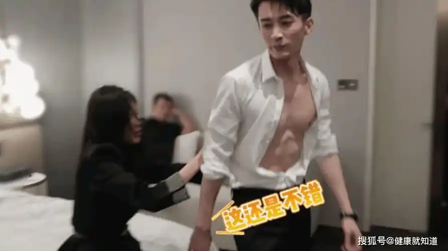 帅哥美女本来就好嗑,再加上超带感的霸总飒姐人设,张予曦摸刘学义腹肌