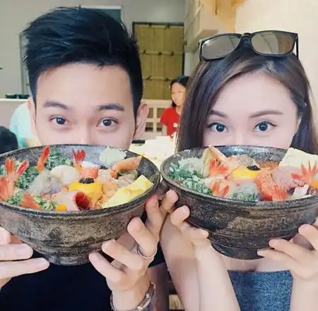 黄恺杰与女友搞怪合影