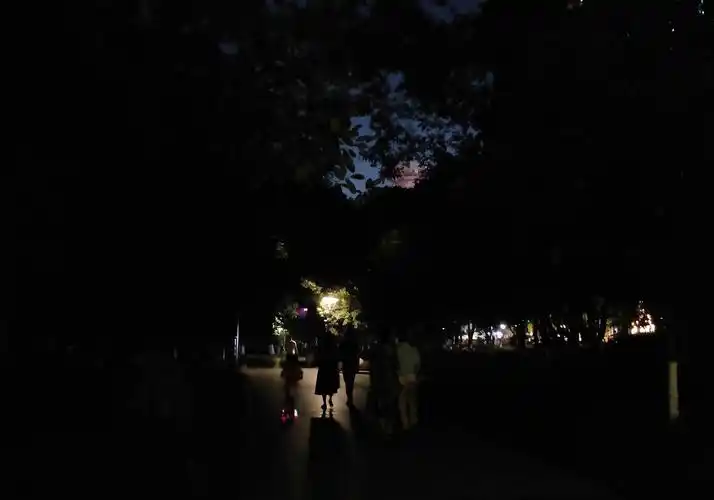 绵阳夜晚的人民公园,是多少代绵阳人的记忆,怎么都不会腻