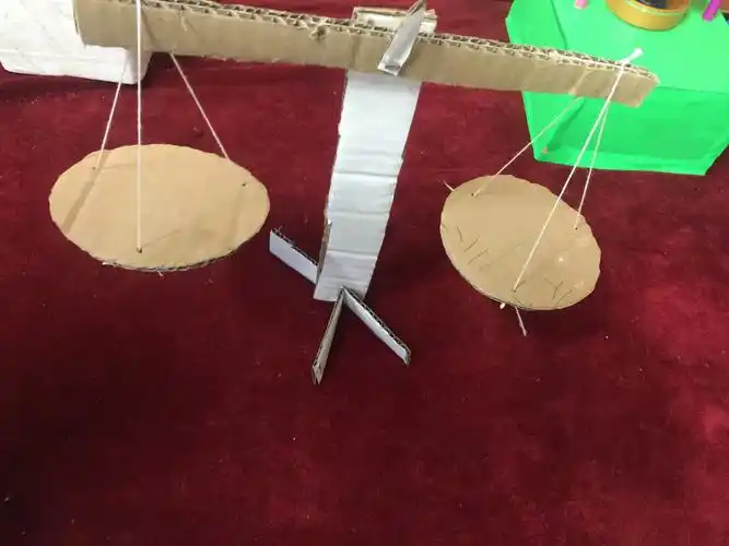 二年级学生作品(天平)