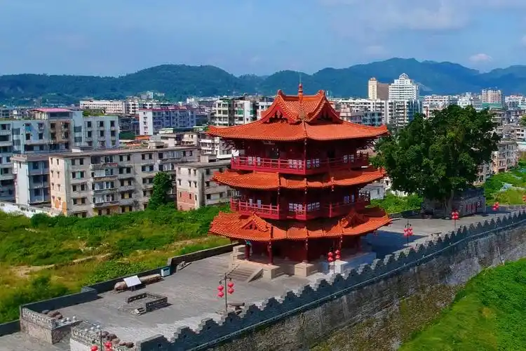 千年历史沉淀之地,肇庆宋城墙 披云楼,高空俯看城墙 雄伟 壮观 大气