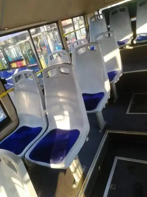 呼和浩特部分公交车座椅被恶意划烂!谁干的?