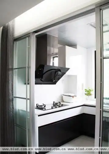 黑白色风格家装厨房玻璃移门效果图