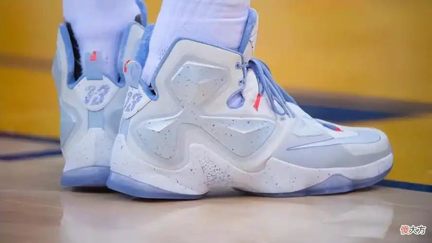 十大高颜值篮球鞋圣诞节篮球鞋