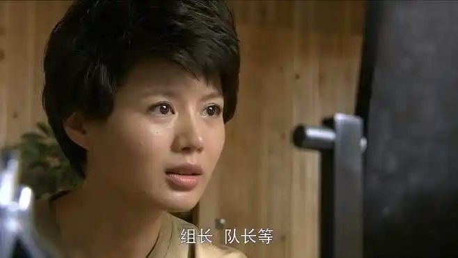 火凤凰03:谭晓琳查雷战资料,发现此人不简单,这下麻烦了-影视综视频