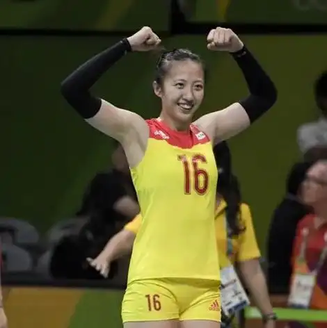 中国女排新海报曝光:丁霞身高变2米!球迷:丁霞你怎么那么高?