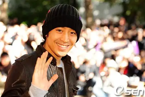 韩神话组合队长eric退伍 4000粉丝迎其回归(图)