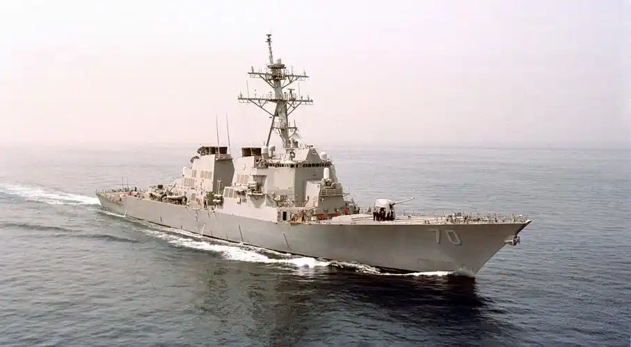 美官员声称美舰闯黄岩岛12海里是"无害通过" 中方三部门回应