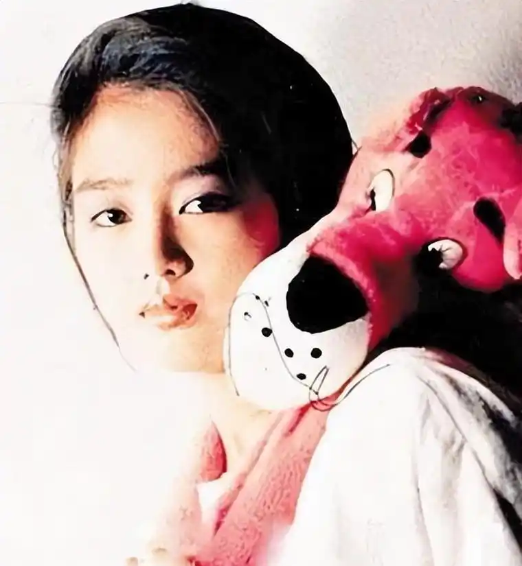 刘德华的女儿刘向蕙:小小年纪身家过亿,心疼母亲为爱躲藏23年