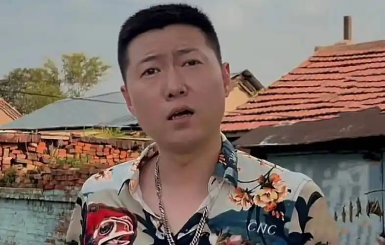 年演员现状对比,男配靠演技成名,男主已无人问津_赵红兵_张经伟_张钧