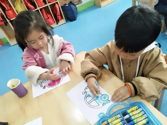 我的小手真能干,我要画个汽车让我的家人环游世界