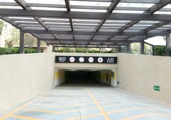绿城凤湖玫瑰园小区地库出入口标识