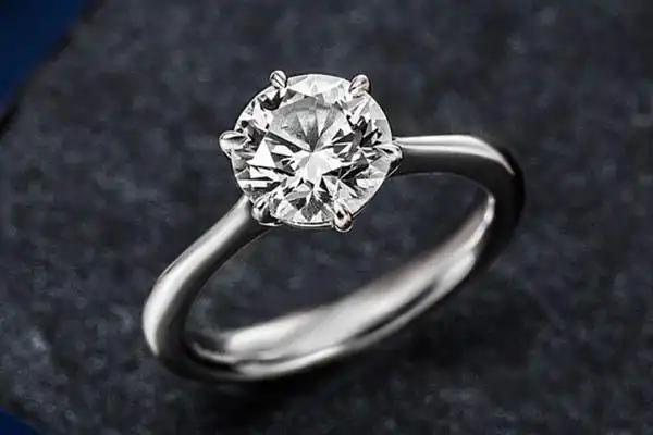 哪里有回收周大福白金钻石戒指的 1克拉的钻石回收值钱吗