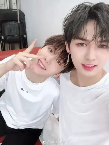 一场玩笑引发朱正廷范丞丞粉丝开战玩笑开过头只剩满地尴尬