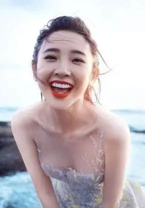 李沁笑起来很甜为什么总是抿着嘴?原来所有的不自信,都因为牙齿