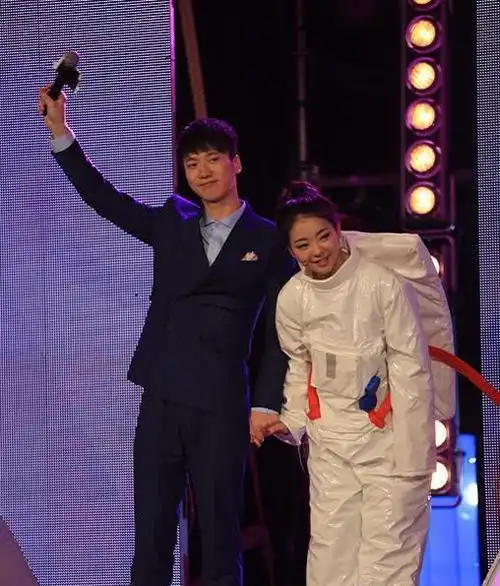 这位名叫邱雨铄的"小奶狗",三年前就在非美的舞台了,两年前他才牵手