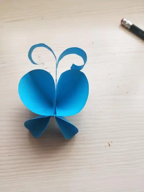 四小幼儿园小班级部"线上课程"手工制作——《飞舞的蝴蝶》