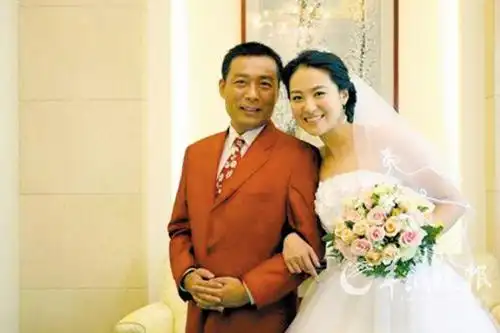 沈傲君怀孕公布大肚照 于去年和外交官男友完婚