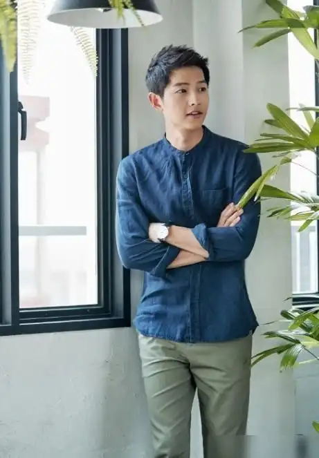 宋仲基近照发福变国字脸依旧绯闻不断离婚后还这么受欢迎