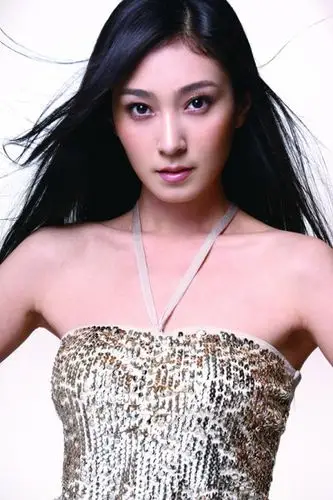 该剧由台湾著名导演陈启俊执导,在剧中新生代女演员,上戏校花殷飞饰演