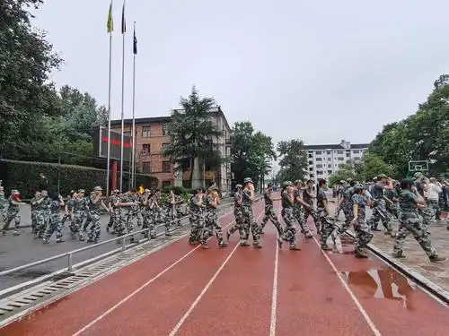 "珍爱生命,防范于未然"涟源四中高一新生消防,应急疏散演练