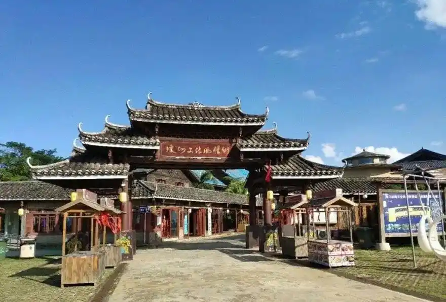 琼州文化风情街景区(门票7713个艺术馆)琼州文化风情街是集旅 - 抖