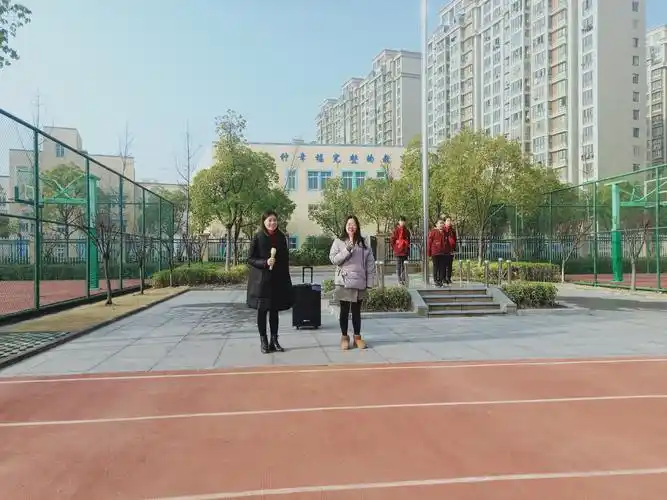 星光摄小安全第一珍惜生命掌握逃生技能摄山星城小学开展防震疏散演练