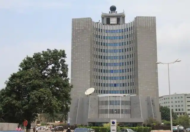 刚果金在独立后跟刚果布一样也叫"刚果共和国",所以一般都以首都相称.