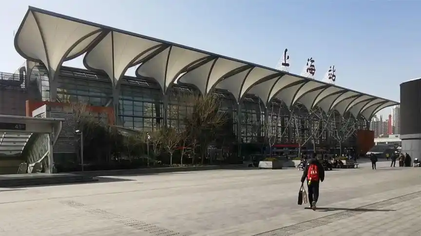2400多万人口的大上海,火车站北广场却冷冷清清,人都去哪了?