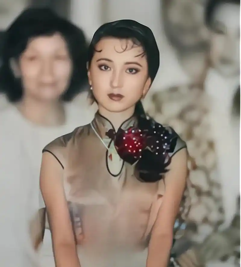 60年代,陈晓旭参加活动的照片,成功塑造了《红楼梦》里的林黛玉,后来