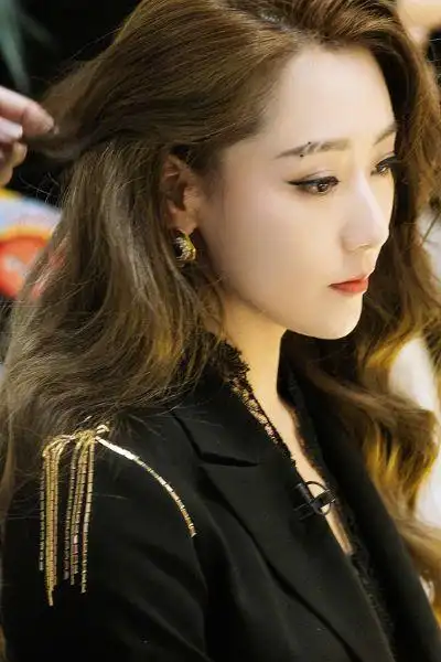 白冰前夫回应网络传闻否认性取向问题与白冰共同抚养女儿