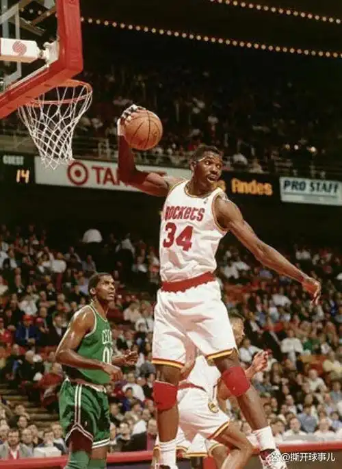 哈基姆·奥拉朱旺(hakeem olajuwon),全名哈基姆·阿卜杜尔·奥拉朱旺