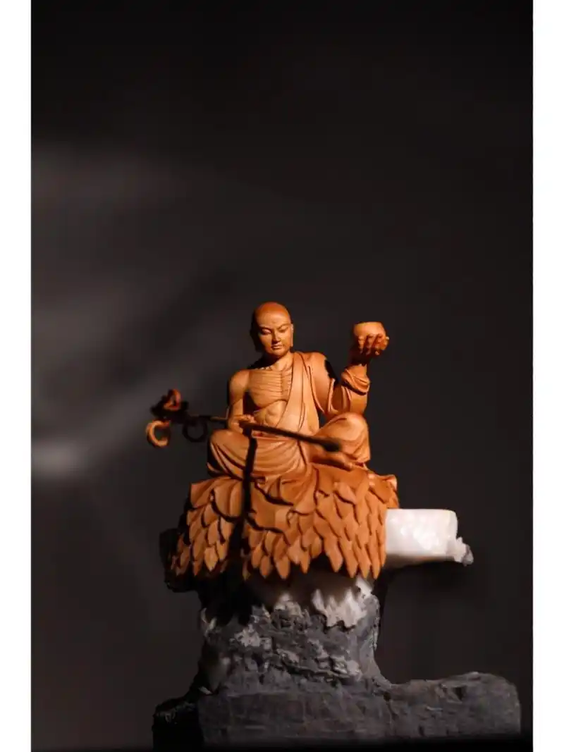 "地藏王菩萨" 地藏王法相,右手握六环法杖.