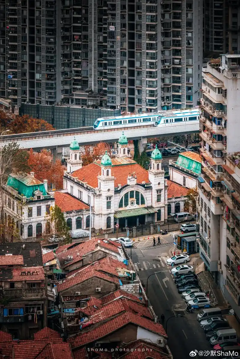 大智门火车站,又名京汉火车站,位于湖北省武汉市京汉大道与车站路