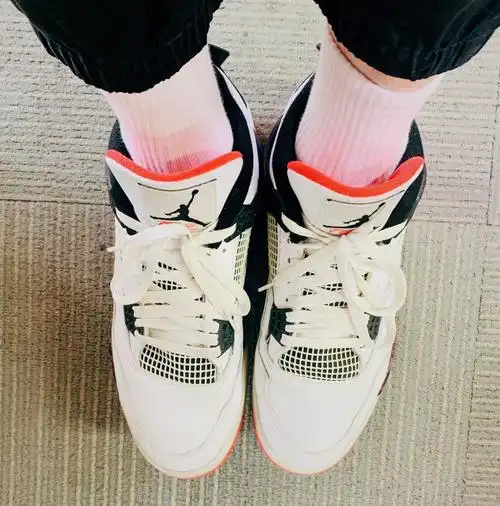 四月了,得穿aj4,天热了,要穿热熔岩97.#aj  #每日穿搭  #airjordan