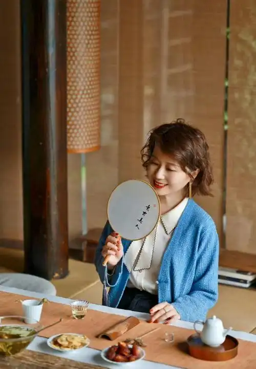 一头气质"短发"的她,凭什么高级有品位?