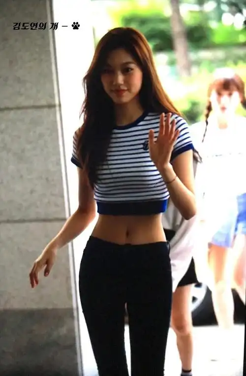 女明星特别瘦特别好看可以当壁纸的照片【多图预警】