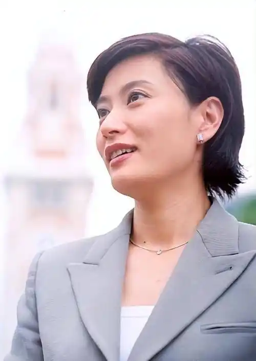 还记得凤凰卫视女主持人刘海若吗?她已经45岁了,现在怎么样了?