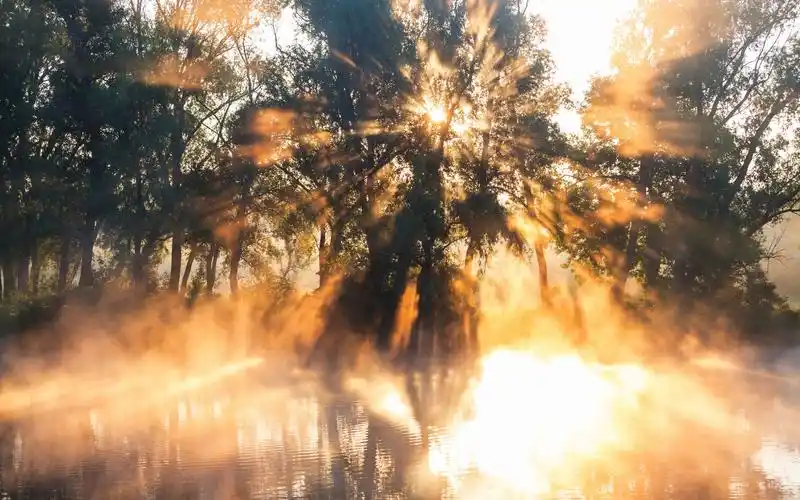 精选湖面早晨日出美景图片高清电脑壁纸