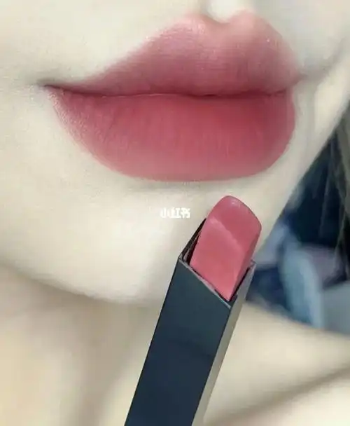 ysl小黑条 301低饱和灰粉豆沙质地是好涂的 又糯又雾这支颜色偏低饱和