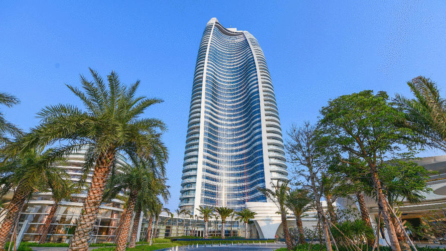 32家超五星滨海酒店及其高级餐厅;全球第三家亚特兰蒂斯水上乐园,三亚